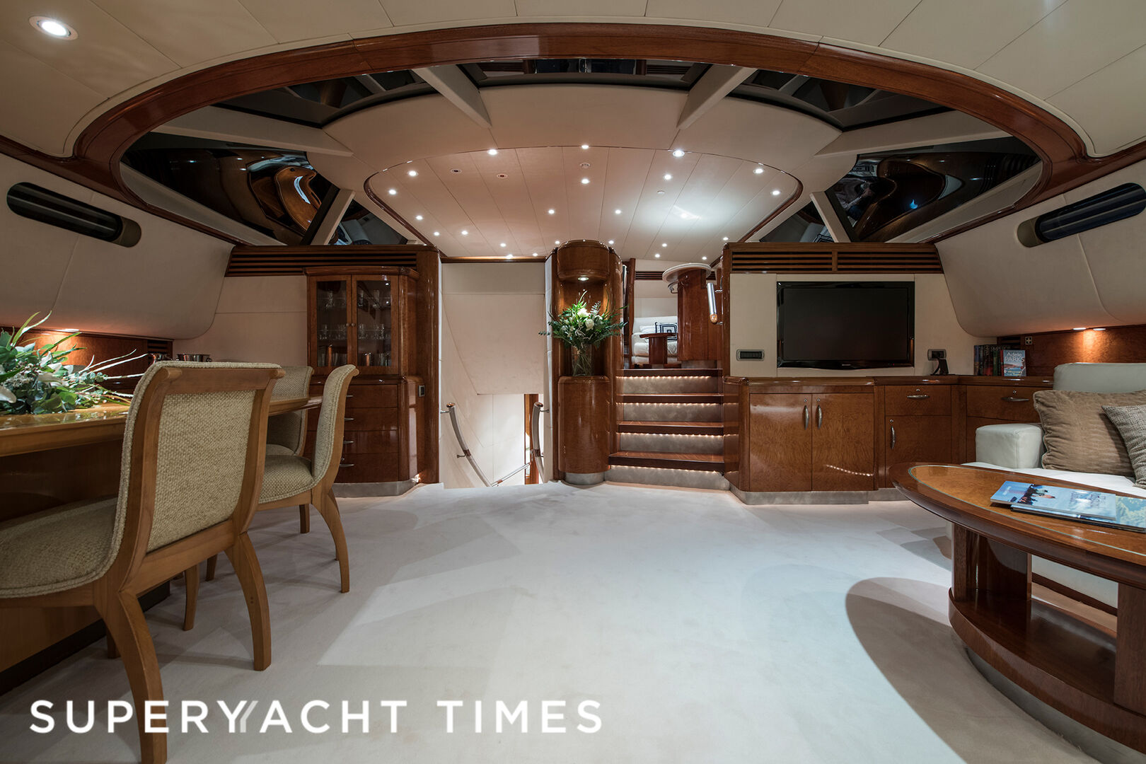 Nashira II yacht saloon