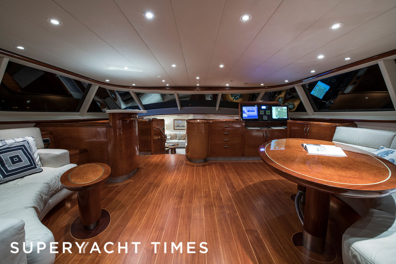 Nashira II yacht saloon
