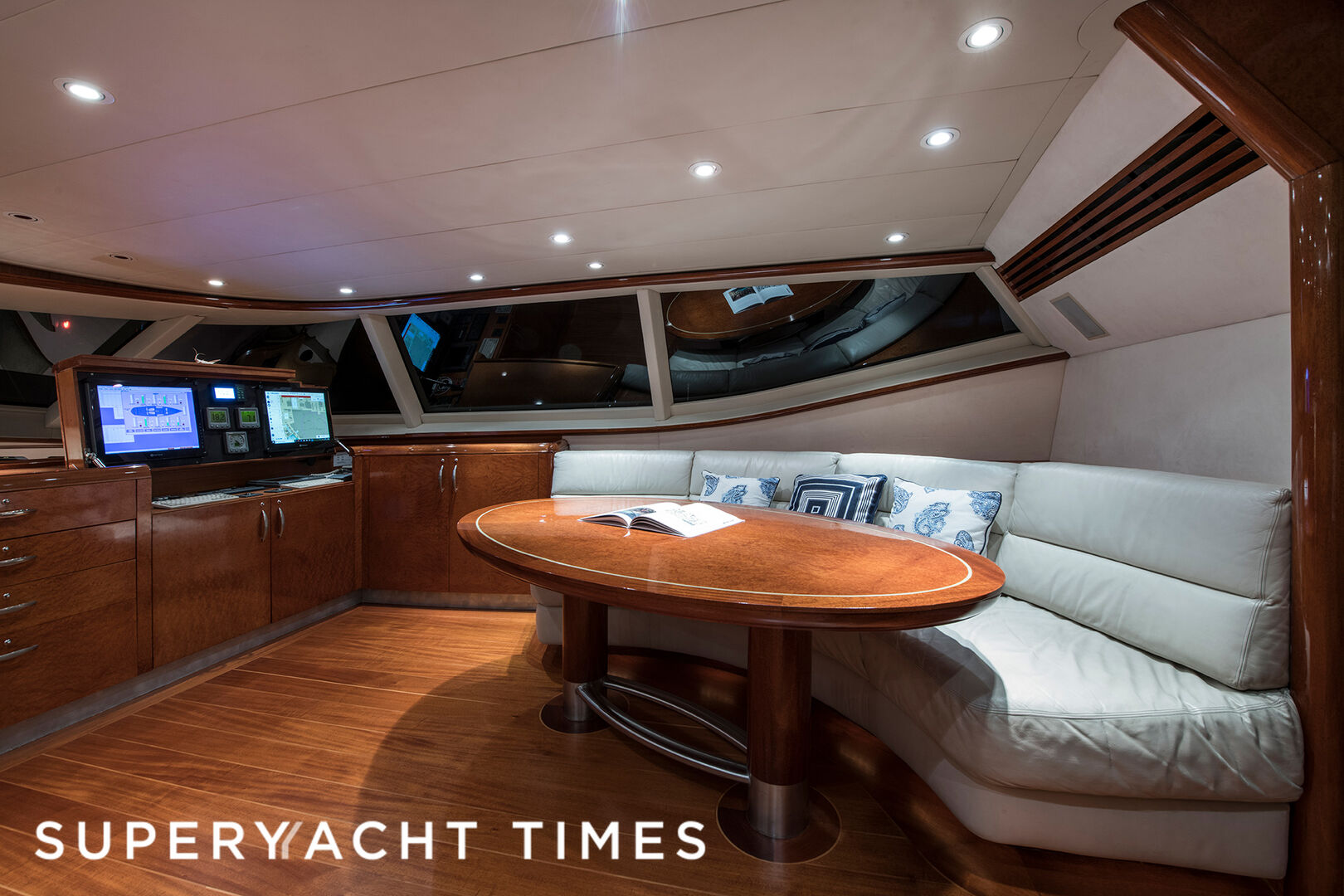 Nashira II yacht saloon