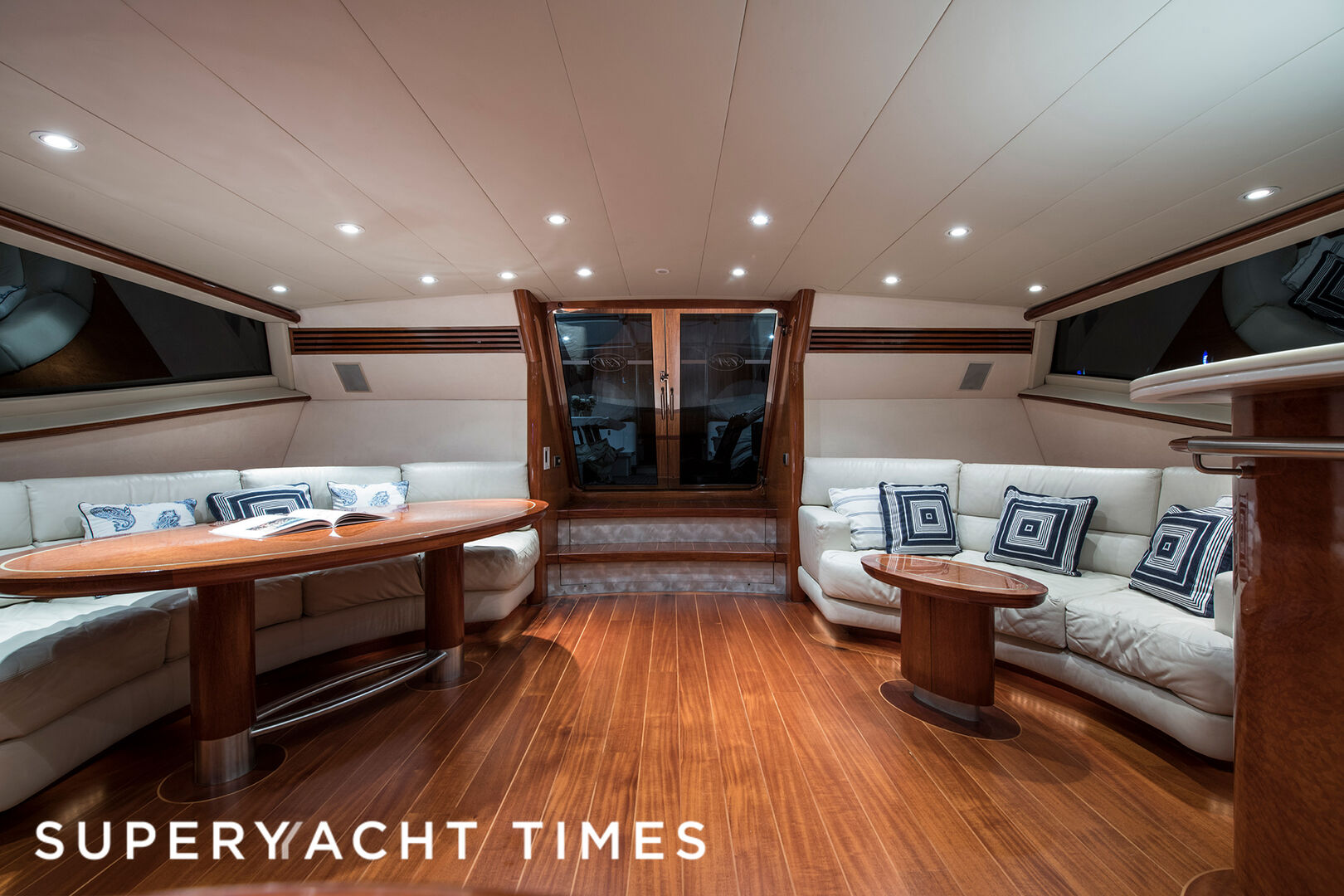 Nashira II yacht saloon