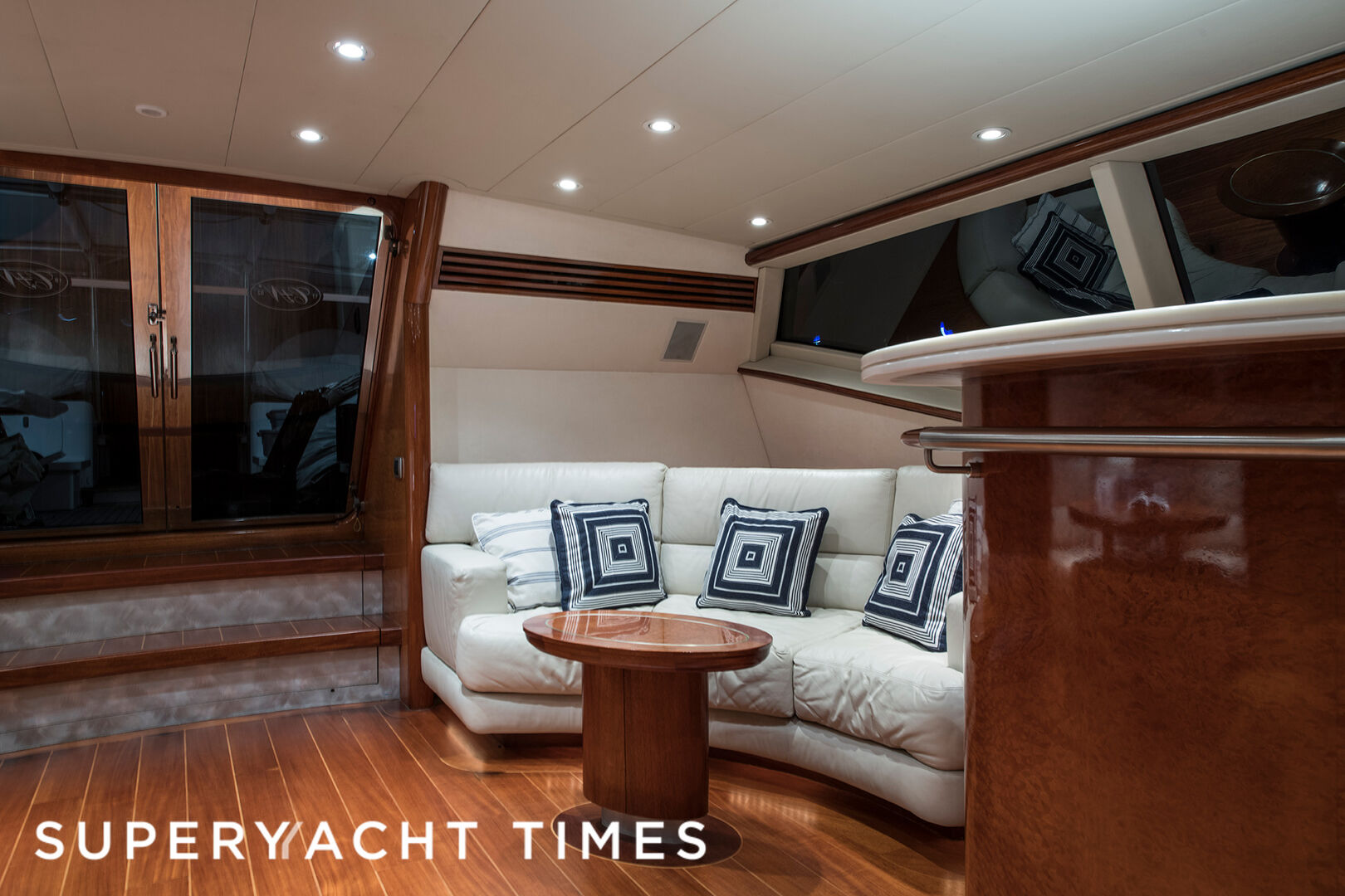 Nashira II yacht saloon