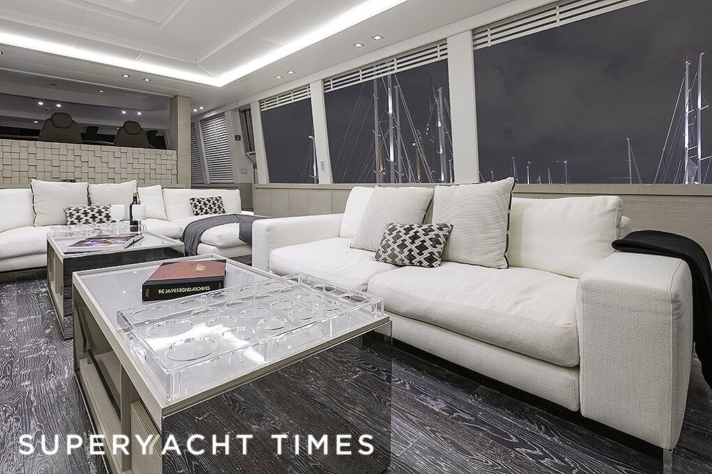 Seafire yacht saloon