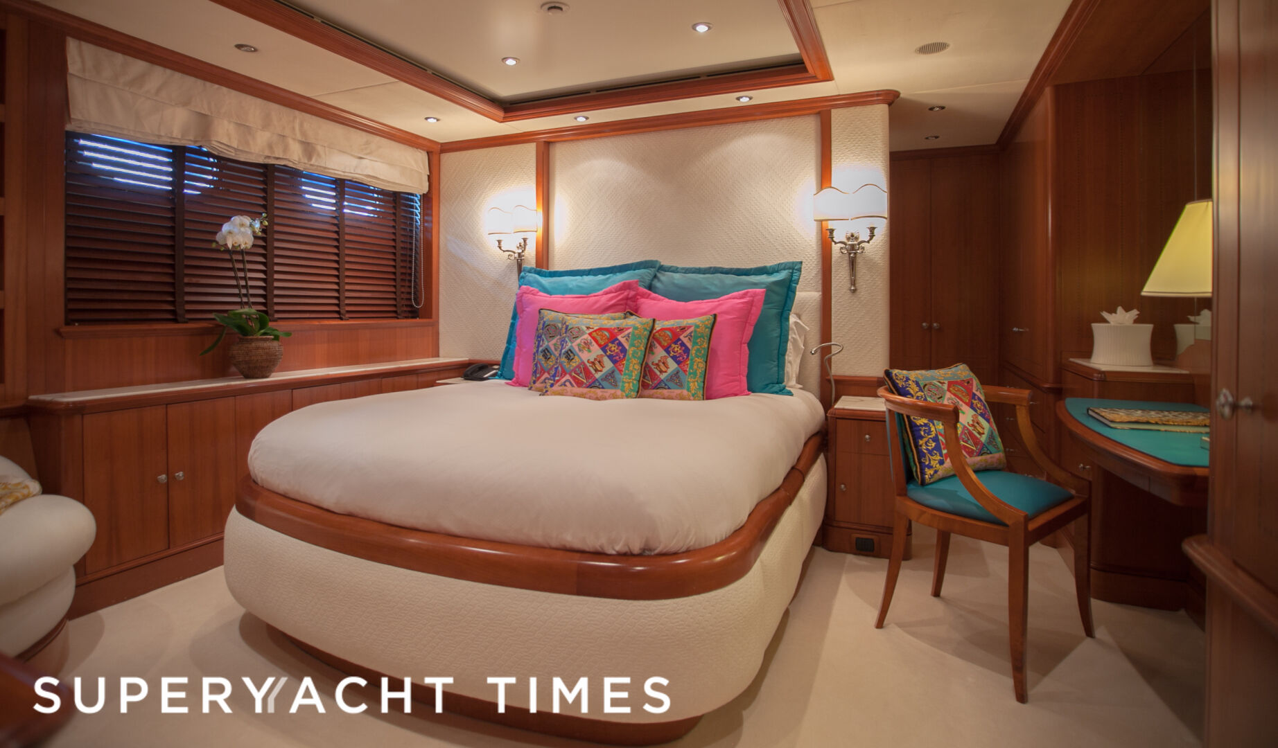 Jo yacht bedroom