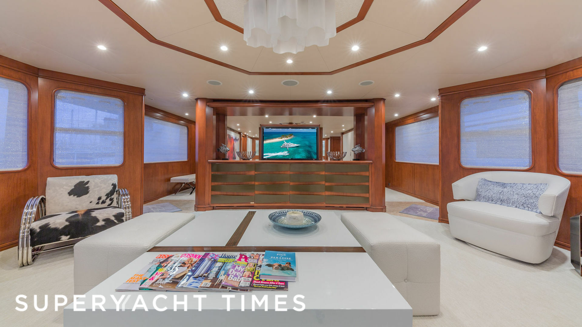 At Last yacht saloon