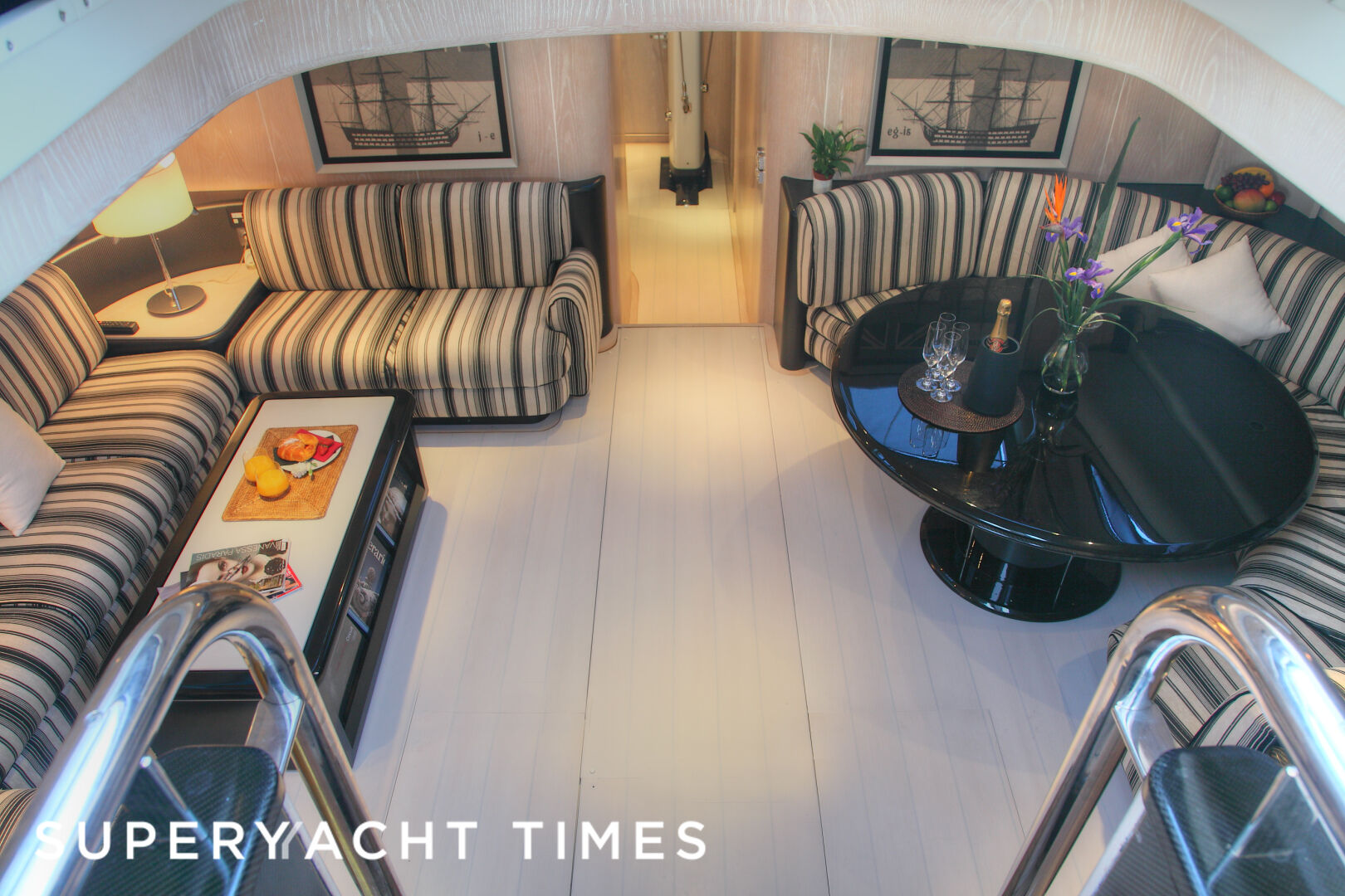 Maria Alba II yacht saloon