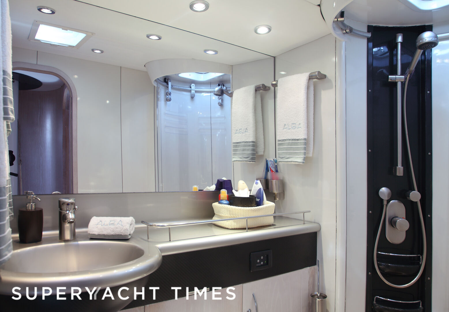 Maria Alba II yacht bathroom