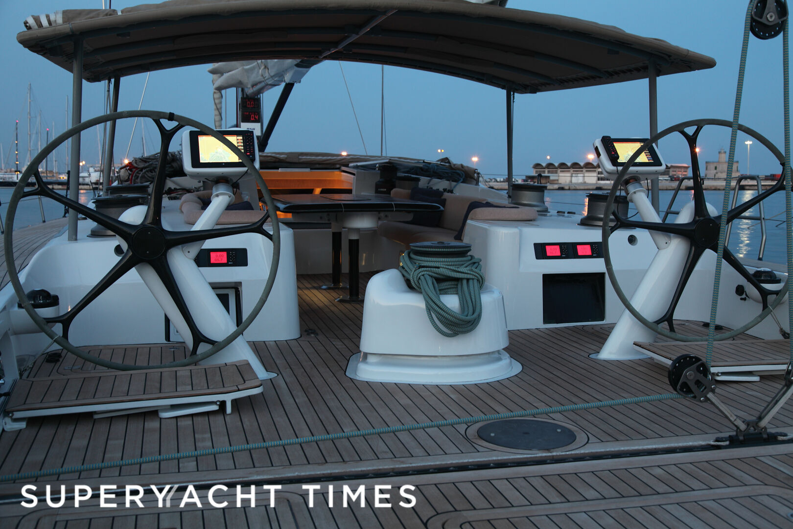 Maria Alba II yacht bridge
