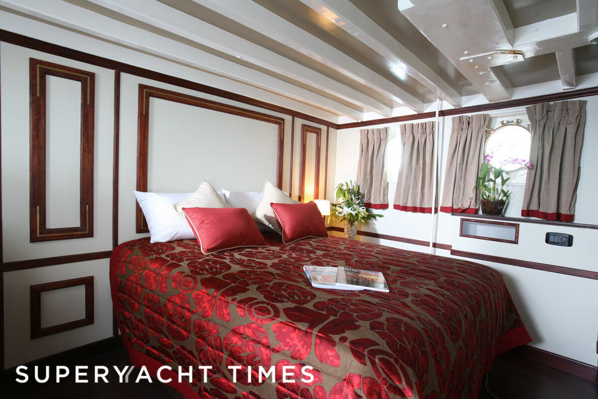 Calisto yacht stateroom