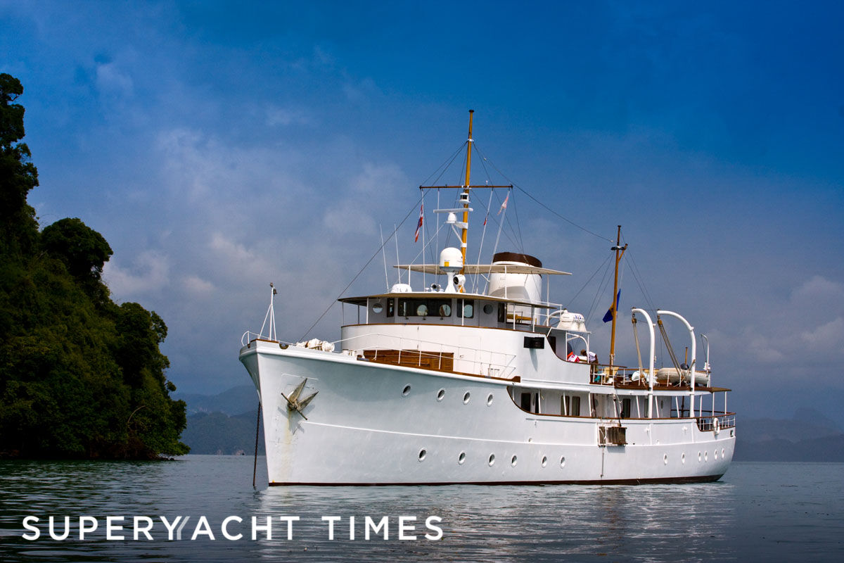 Calisto yacht anchored