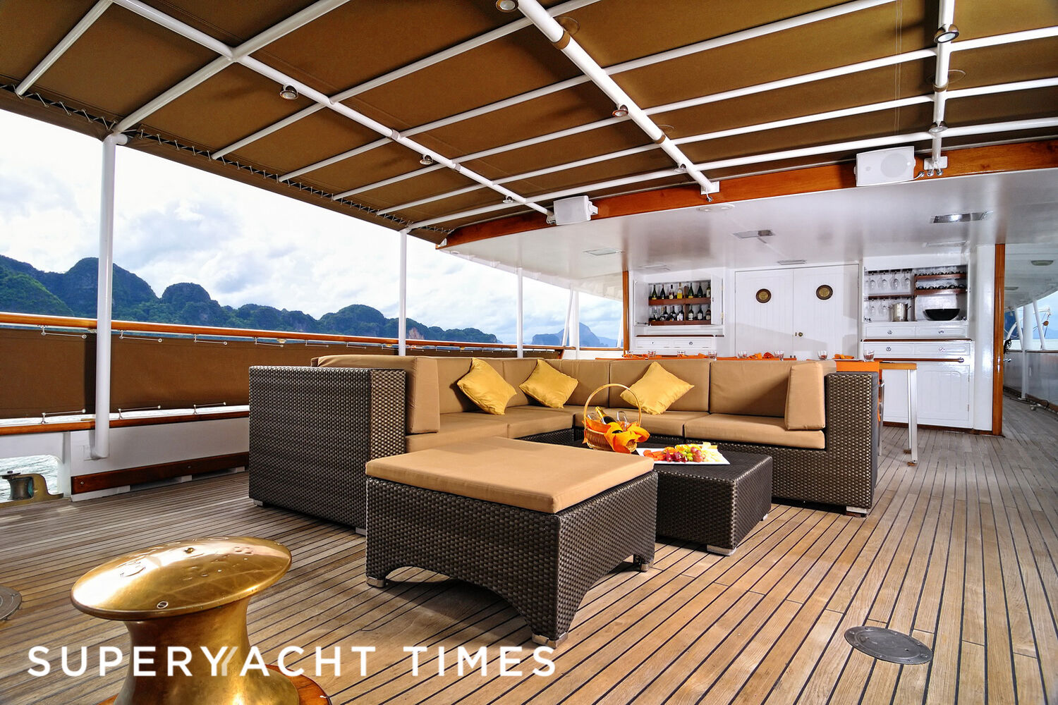 Calisto yacht deck