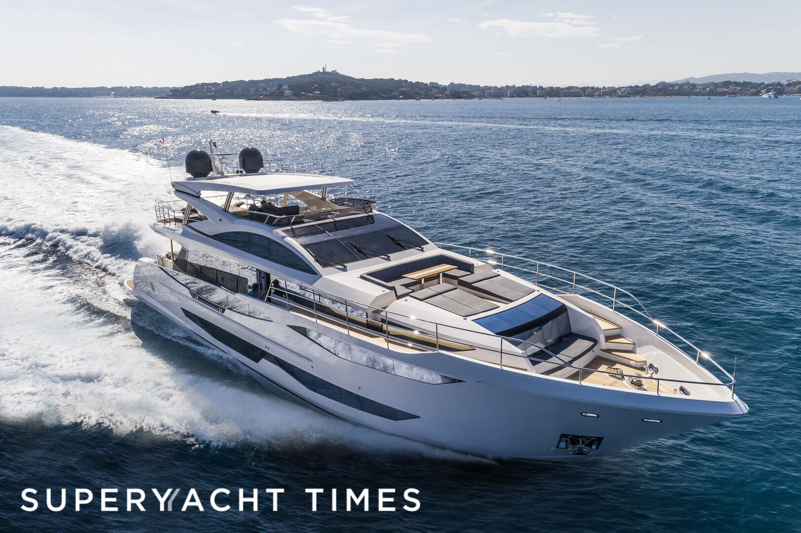 Pearl 95 yacht running 
