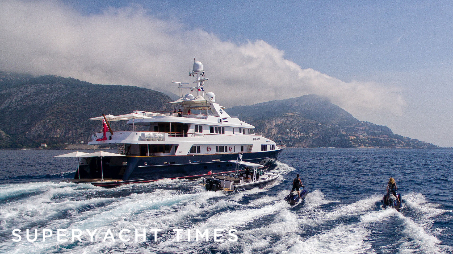 Blu 470 yacht  cruising 