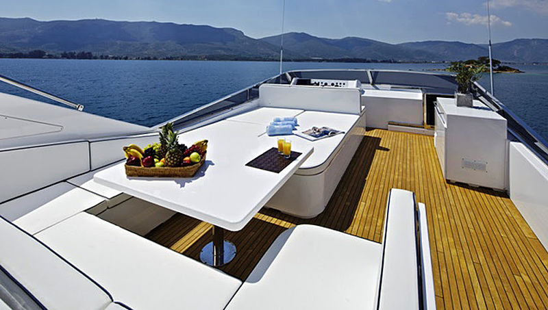 Gioe yacht sundeck