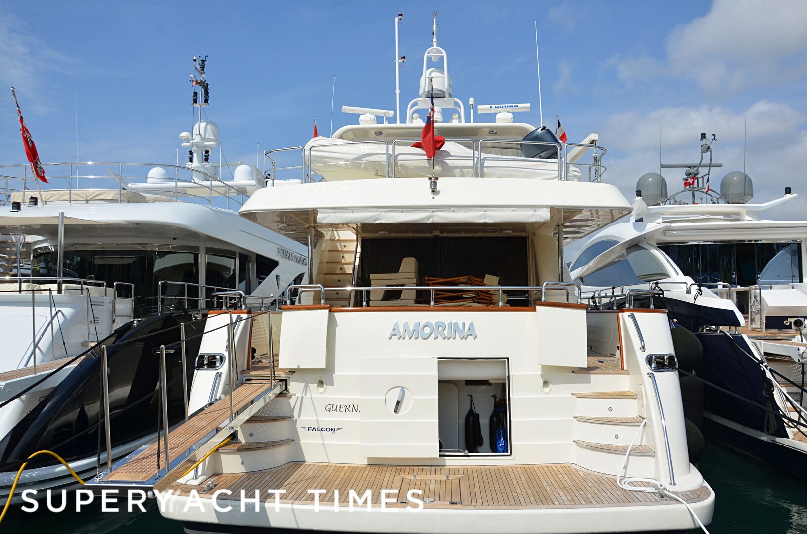 Amorina yacht in Port Canto 