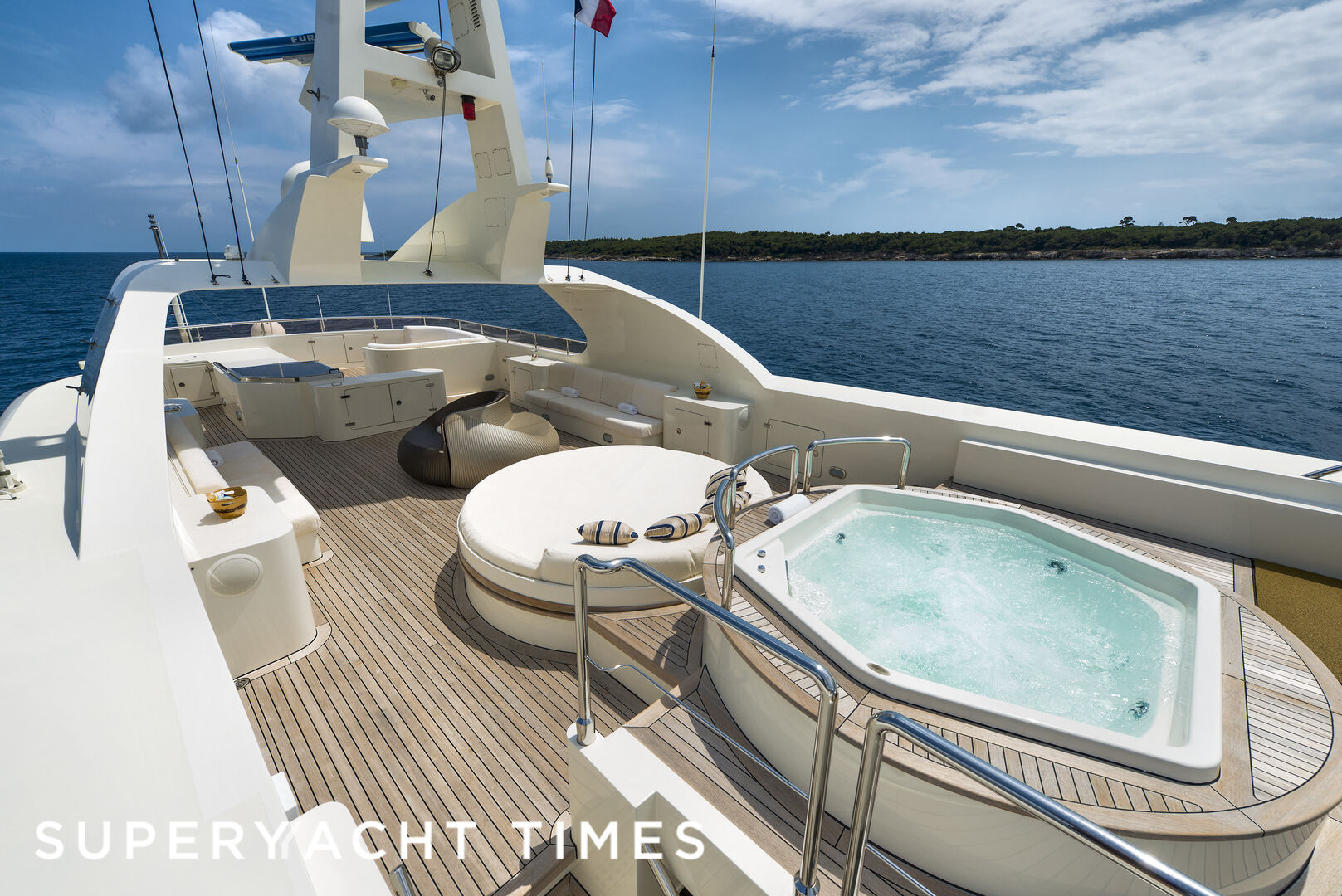 Crypto-mania: Superyacht Vianne offered in Crypto and NFTs