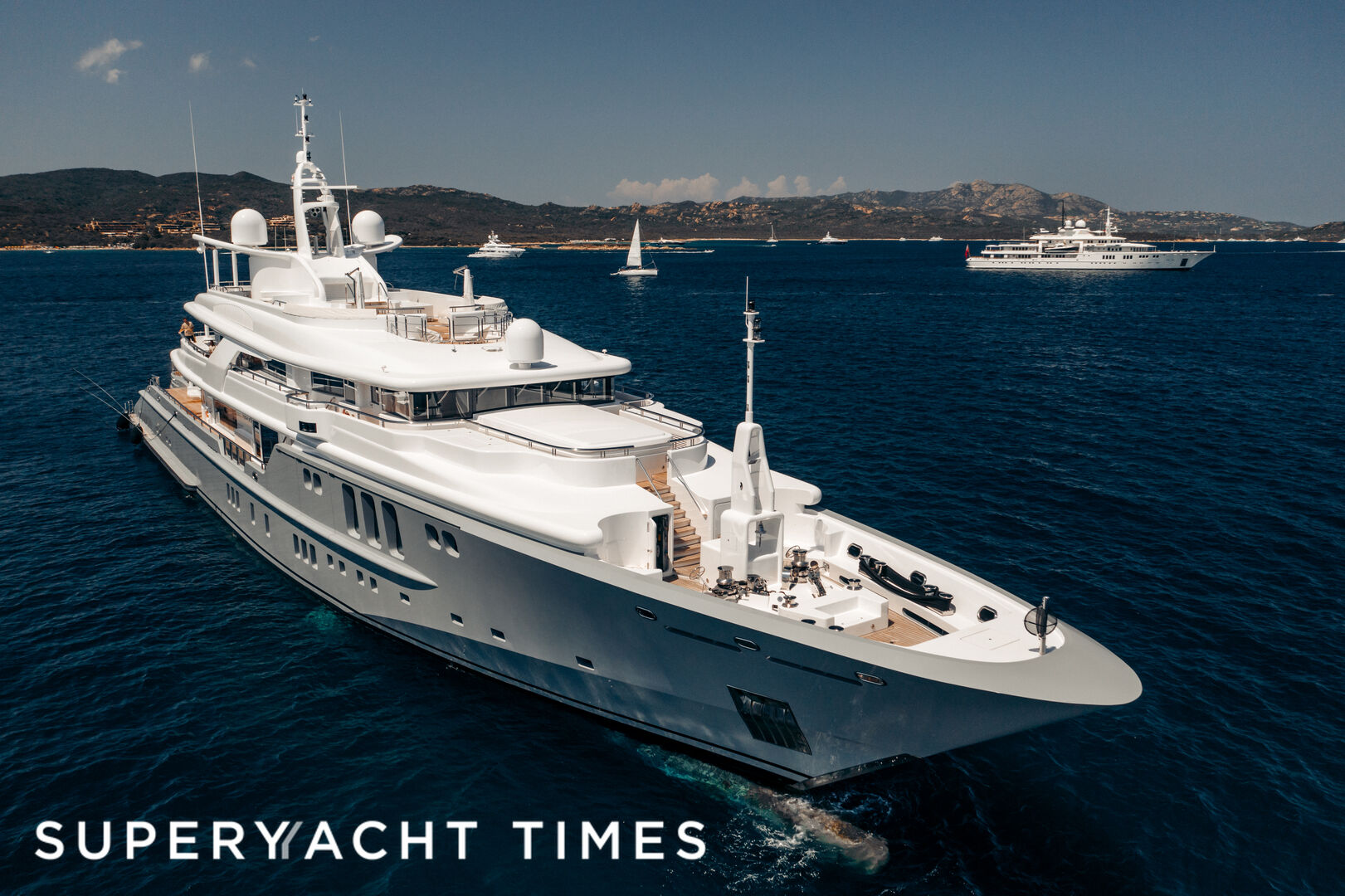 Siren yacht anchored of Cala di Volpe