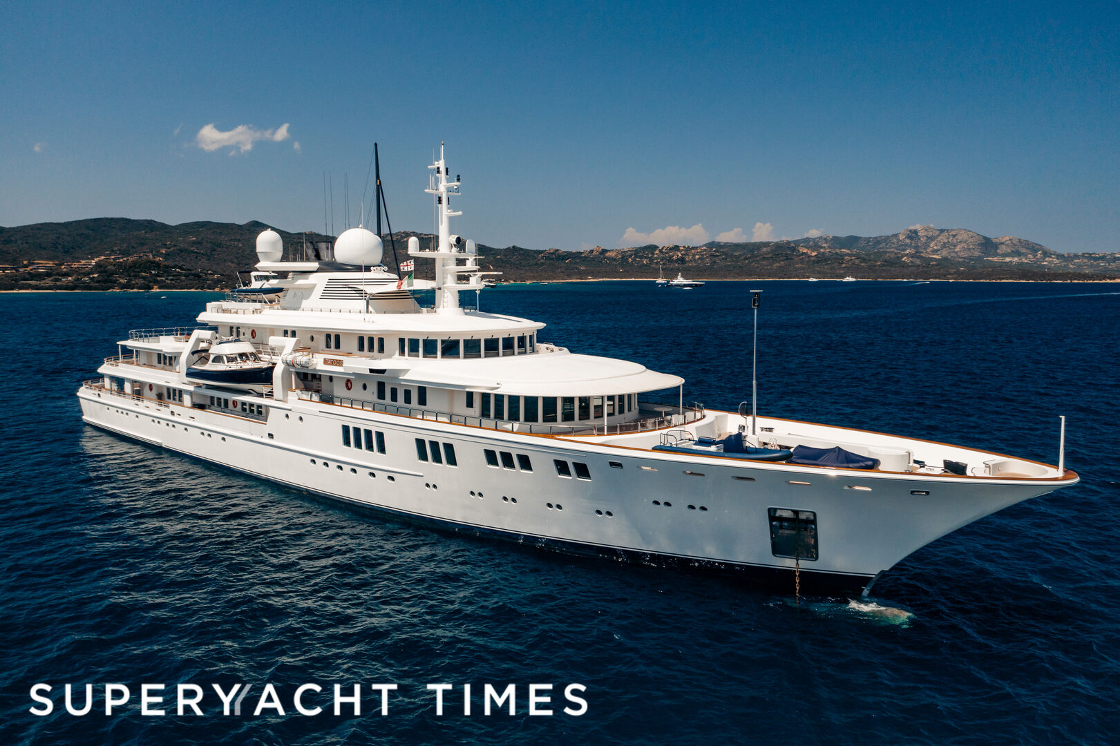 Tatoosh yacht at anchor off Cala di Volpe